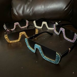 Sunglasses/ shades/ sunnies